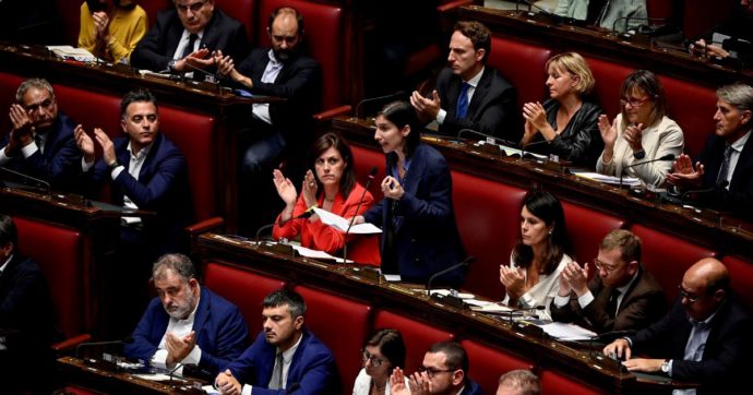 Niente armi coi soldi Pnrr: la destra vota con Pd e 5S