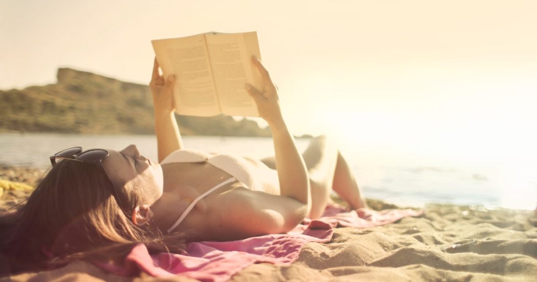 Quattro consigli per leggere sotto l’ombrellone: la narrativa internazionale per l’estate