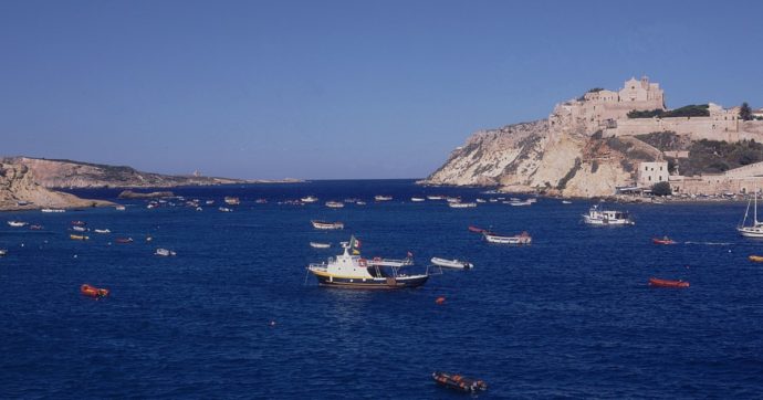Tremiti, Egadi, Eolie e Capraia le isole più sostenibili d’Italia. Male Elba e Ischia. E nel complesso tutte migliorano troppo lentamente