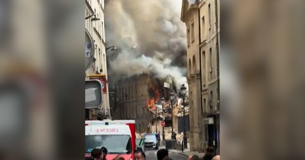 Esplosione con maxi-incendio in centro a Parigi: crolla un palazzo nel V arrondissement. Le prime immagini – Video