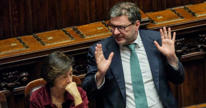 Giorgetti benedice il Mes: “Conviene”. Lega e FdI irritati