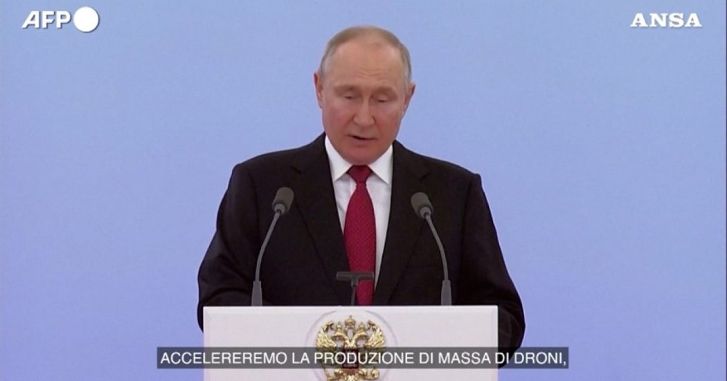 Putin: “La controffensiva ucraina sta rallentando”. E promette: “Accelereremo la produzione di massa di droni”