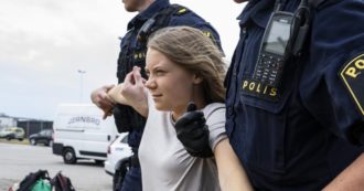 Copertina di Greta Thunberg arrestata a Malmoe, stava partecipando al blocco per protesta di cinque petroliere