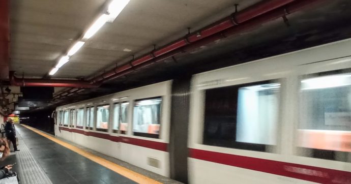 Donna si ustiona dopo essersi seduta su una sedia in banchina della Metro A di Roma