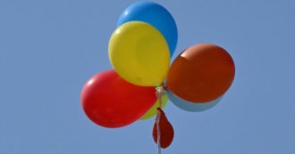 Copertina di Vietato lanciare i palloncini a Brugherio. Gli ambientalisti: “Il loro impatto sull’ambiente viene spesso ignorato”