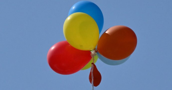 Vietato lanciare i palloncini a Brugherio. Gli ambientalisti: “Il loro impatto sull’ambiente viene spesso ignorato”