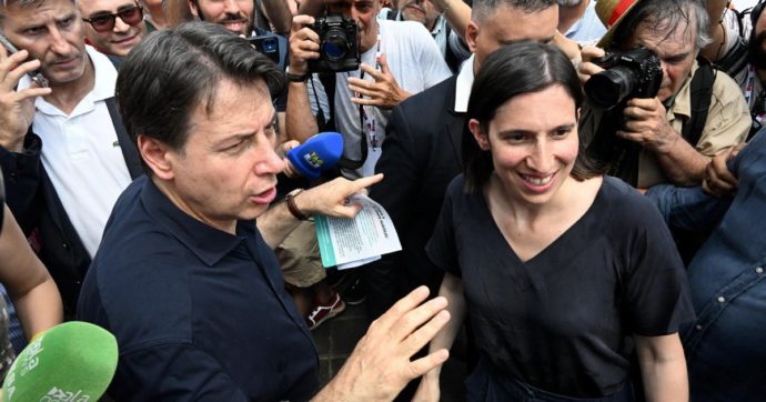 Un saluto per caso tra Conte e Schlein: “Ma dovete unirvi”