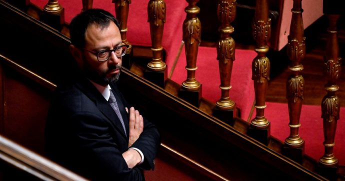 Caso Santanchè, la maggioranza lascia la ministra nel suo brodo. Pd e M5S la incalzano