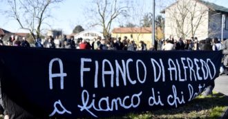 Copertina di Agenti feriti al corteo di solidarietà per Alfredo Cospito, sei misure cautelari a Milano. Il gip: “Tecniche di guerriglia urbana”