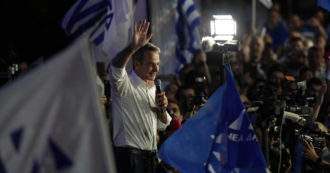 Copertina di Elezioni Grecia, il centrodestra di Mitsotakis vince col 40%: potrà governare da solo. Tasso di astensione record