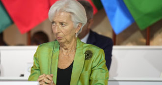 Copertina di Lagarde (Bce): “Inflazione colpa delle imprese che hanno approfittato del disorientamento dei consumatori. Alzeremo ancora i tassi”