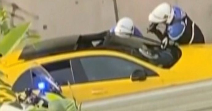 Parigi, la polizia uccide 17enne  a posto di blocco