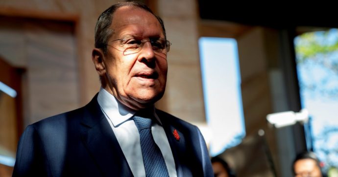 Lavrov: “Parliamo con Washington. È stato Obama a sbatterci la porta”