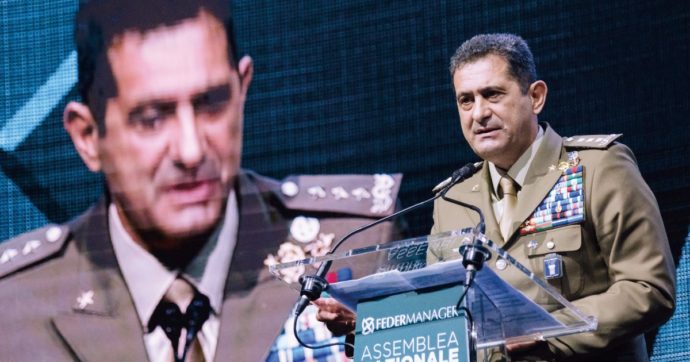 “I regali per Figliuolo e i figli: gilet, abiti e giubbe militari”