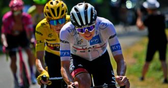 Copertina di Tour de France 2023, il duello Vingegaard-Pogacar su un percorso sperimentale. Se funziona, sarà il ciclismo del futuro