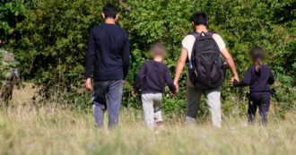 Copertina di La “traversata” nei boschi per i migranti della rotta balcanica: botte agli adulti e sonniferi ai bambini. Tredici arrestati