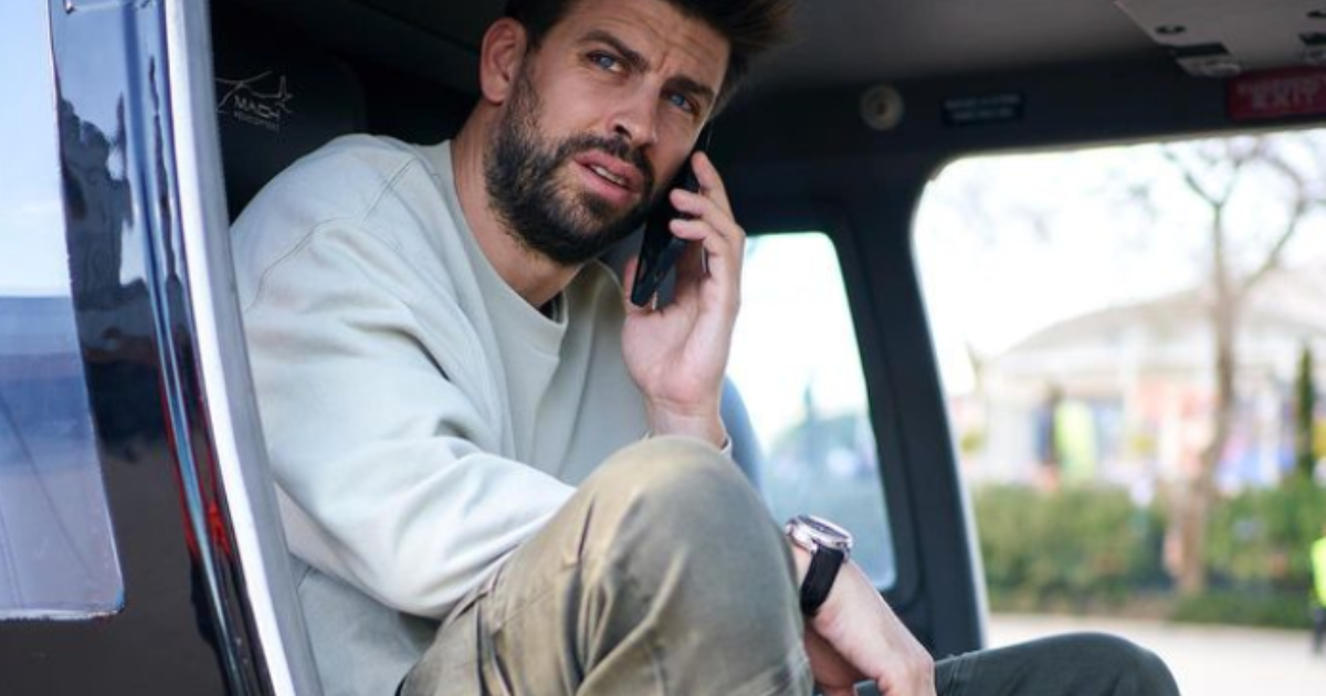 Gerard Piqué dà perle di galateo: “Al primo appuntamento con una donna, l’uomo al ristorante deve guardare il muro”