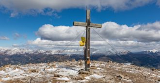 Copertina di Incidenti in montagna, 26enne muore travolto da una valanga in Valtellina. Un alpinista perde la vita in Valle d’Aosta
