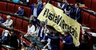 Copertina di Stop al Reddito di cittadinanza e più precariato: il dl Lavoro (povero) è legge