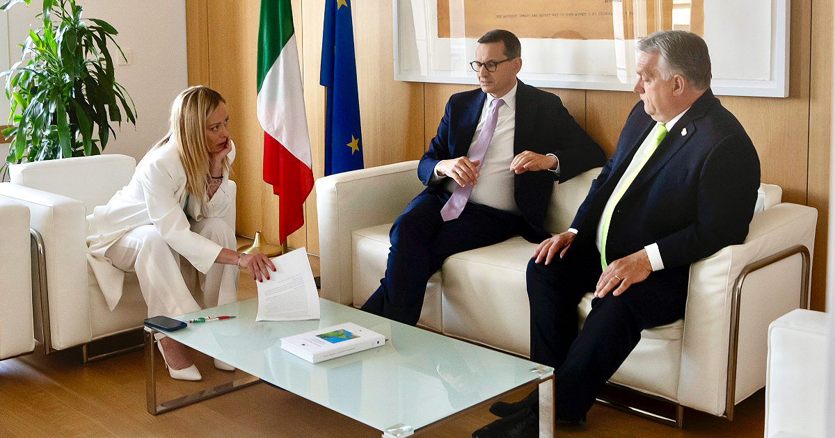 Meloni e il fallito vertice Ue sui migranti: dopo un accordo che ci penalizza, la beffa di doverlo difendere con gli “alleati” sovranisti