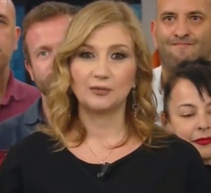 Serena Bortone dà l’addio al pubblico di RaiUno: “Il servizio pubblico è pluralismo, inclusione e sostegno alla fragilità. Siate liberi”