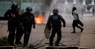 Copertina di Francia sotto assedio: Macron isolato fa la guerra a Tik Tok