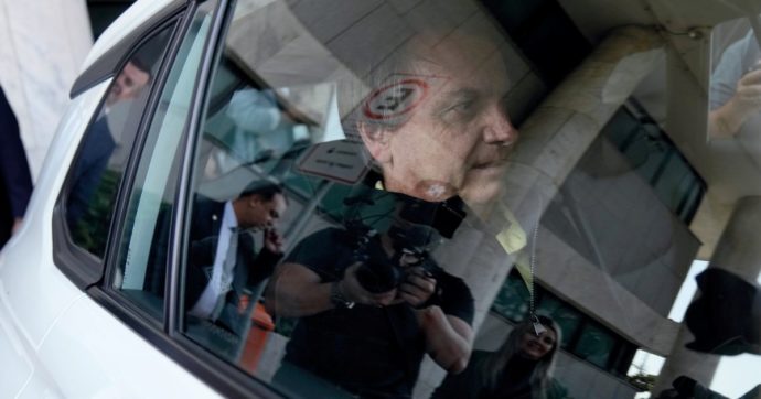 Brasile, Bolsonaro ineleggibile per otto anni: “Abusò del  suo potere e flirtò  col golpismo”