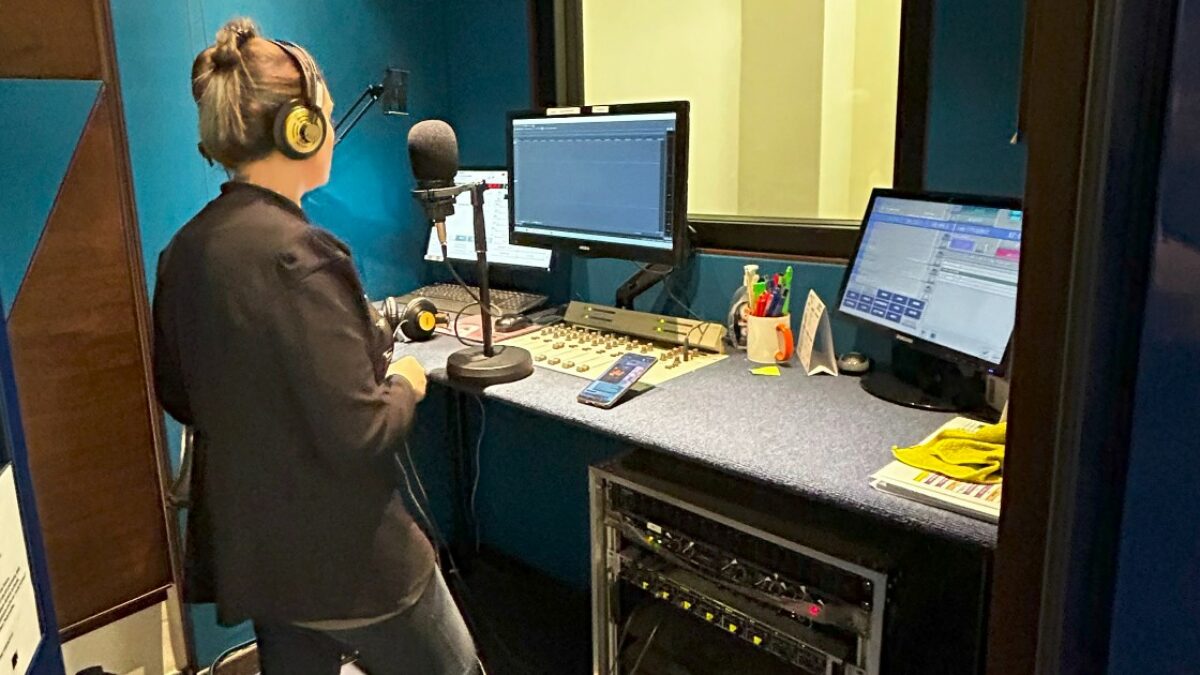 EarOne dichiara guerra alle canzoni “fatte” dall’Intelligenza artificiale: fuori dalle classifiche radio