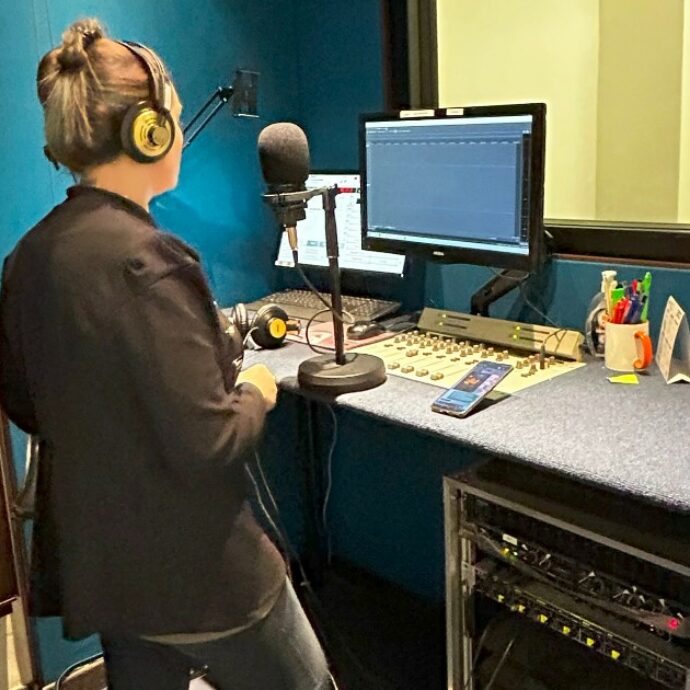 EarOne dichiara guerra alle canzoni “fatte” dall’Intelligenza artificiale: fuori dalle classifiche radio