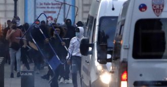 Copertina di Gli agenti: “Orde in guerra, reagiamo” La Gauche: “È sedizione”