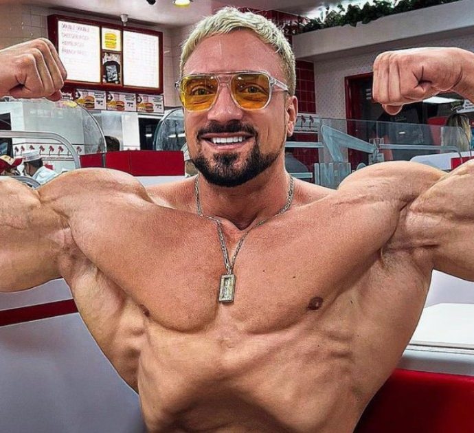 Morto Joesthetics, il bodybuilder stroncato da un aneurisma a 30 anni: “Era tra le mie braccia, da tre giorni aveva dolore al collo”