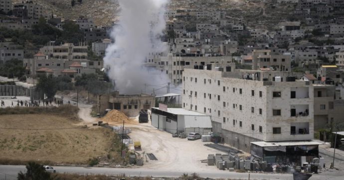 Attacco dell’esercito israeliano con droni a Jenin: 8 palestinesi morti e altri 23 feriti