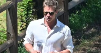 Copertina di “Brad Pitt come Benjamin Button”: nelle foto dalla Costa Azzurra sembra un 30enne