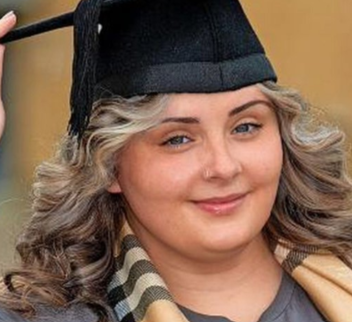 Analfabeta fino all’età di 16 anni, a 26 anni si laurea a pieni voti: la storia del riscatto di Chloe