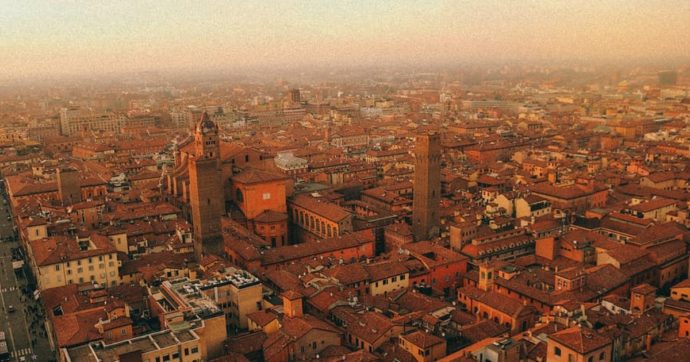 Bologna diventa una ‘città 30’: un bello slogan per ingoiare l’allargamento del Passante