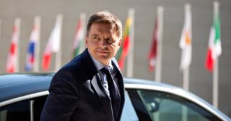Copertina di “Ha corrotto un funzionario del Fisco per favorire imprenditori”: il caso del governatore della Banca slovacca imbarazza anche la Bce