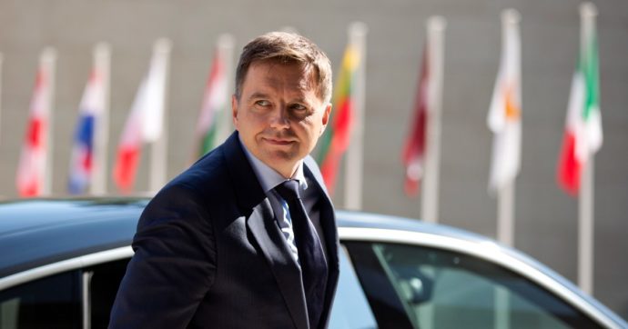 “Ha corrotto un funzionario del Fisco per favorire imprenditori”: il caso del governatore della Banca slovacca imbarazza anche la Bce