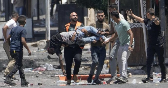 L’esercito israeliano ha concluso il ritiro da Jenin: 13 palestinesi morti. Nella notte razzi di Hamas e raid su Gaza