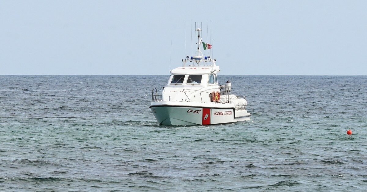 tre uomini scomparsi in mare a taranto da oltre 24 ore ricerche in corso