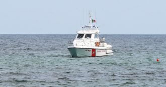 Copertina di Collisione fra una barca da pesca e una motonave nel nord della Sardegna: in corso le ricerche di un marinaio disperso
