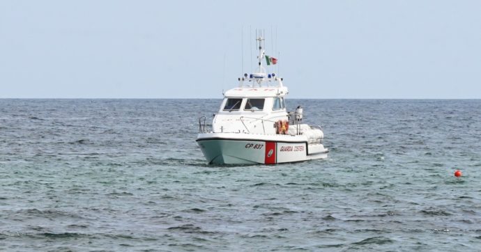 Naufragio nel mar Jonio, recuperati i corpi di otto bambini dalla Guardia costiera