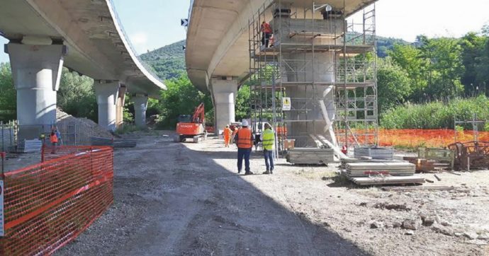 Strada dei Parchi, la perizia salva-autostrade del tecnico degli indagati Mit