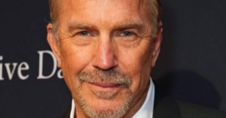 Copertina di Kevin Costner, il giudice fa valere l’accordo prematrimoniale: la ex moglie Christine Baumgartner deve lasciare la casa coniugale