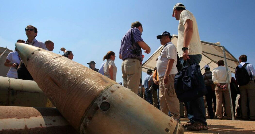 “Terrorismo” e “crimine di guerra”: Europa e Zelensky condannavano l’uso di bombe a grappolo. Ora gli Usa ne valutano l’invio all’Ucraina