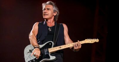Copertina di Ligabue commuove San Siro con la lettera dedicata al cugino scomparso. Una scaletta ricchissima con 26 brani per il cantautore che ha aperto con “Sogni di rock‘n’roll”