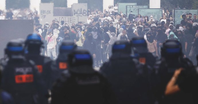 Copertina di Francia: granate, gas e flash-ball. “Guerra” per chi protesta