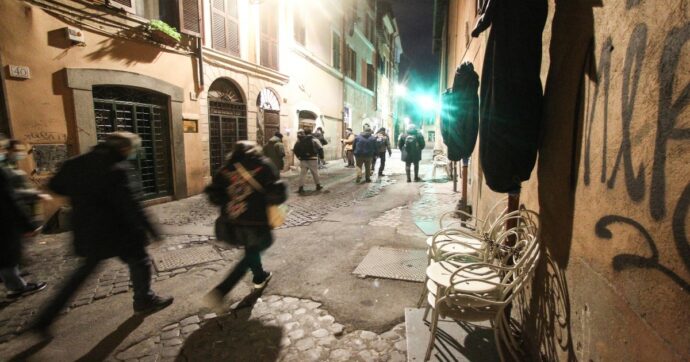 Atleta olimpionica italiana accerchiata e palpeggiata da tre calciatori in vacanza a Roma