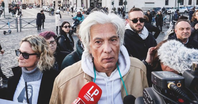 Tagliate gomme dell’automobile di Pietro Orlandi