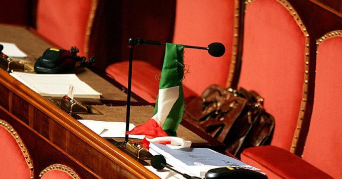 FdI sui vitalizi: “Possibili nuovi tagli”. Il Pd: “Ok, ma quello era populismo”