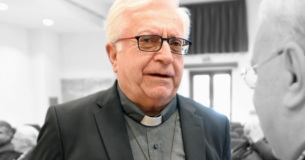 Bombe a grappolo a Kiev, l’arcivescovo Ricchiuti: “Scelta scellerata e tragica. A crimini contro l’umanità non si risponde con nuovi crimini”